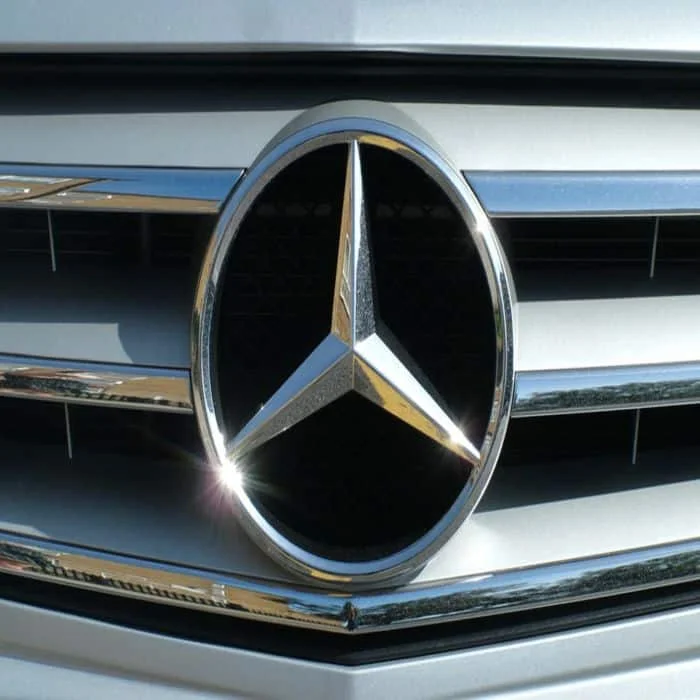 خدمات السيارات الكويت 32 مرسيدس-بنز-Mercedes-Benz